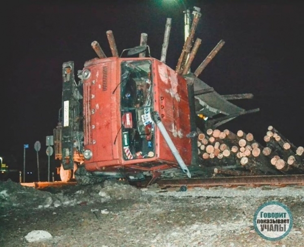 Обнародовано видео наезда тепловоза на «КамАЗ» в Башкирии  Обнародовано видео наезда тепловоза на «КамАЗ» в Башкирии