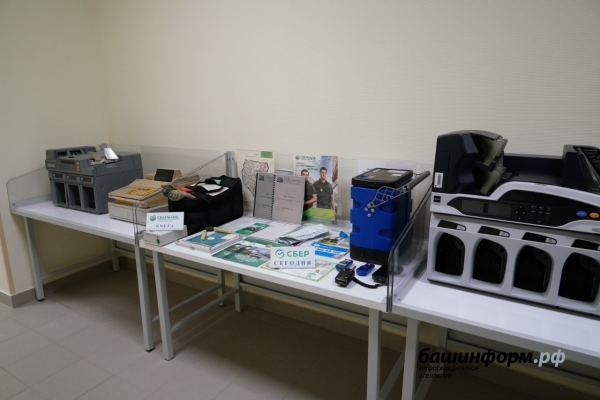 В Стерлитамаке ко Дню города открыли операционный офис Сбербанка В Стерлитамаке ко Дню города открыли операционный офис Сбербанка