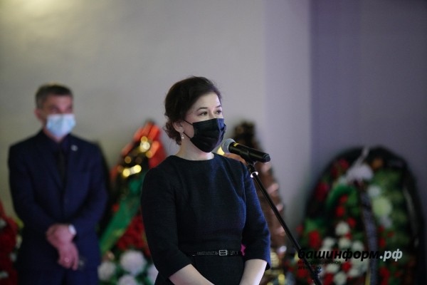 В Башкирии простились с главой Аскинского района Ришатом Дихиным В Башкирии простились с главой Аскинского района Ришатом Дихиным