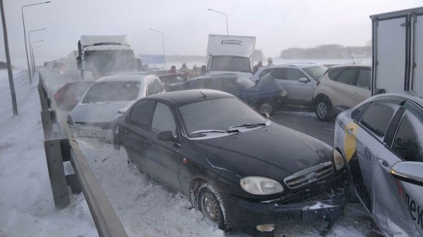 На трассе в Башкирии столкнулись 39 автомобилей