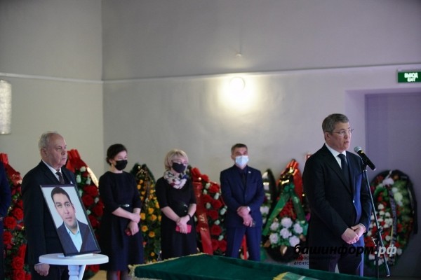 В Башкирии простились с главой Аскинского района Ришатом Дихиным В Башкирии простились с главой Аскинского района Ришатом Дихиным