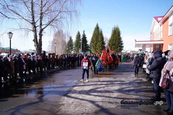 В Башкирии простились с главой Аскинского района Ришатом Дихиным В Башкирии простились с главой Аскинского района Ришатом Дихиным