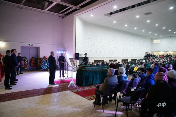 В Башкирии простились с главой Аскинского района Ришатом Дихиным В Башкирии простились с главой Аскинского района Ришатом Дихиным