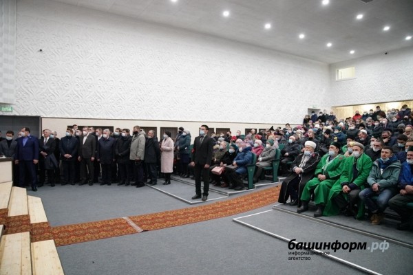 В Башкирии простились с главой Аскинского района Ришатом Дихиным В Башкирии простились с главой Аскинского района Ришатом Дихиным