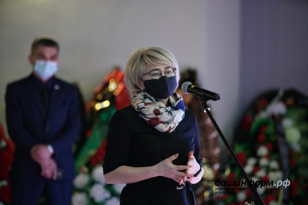 В Башкирии простились с главой Аскинского района Ришатом Дихиным В Башкирии простились с главой Аскинского района Ришатом Дихиным