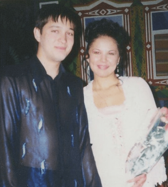 Гузель Уразова поделилась редкой фотографией из личного архива Гузель Уразова поделилась редкой фотографией из личного архива