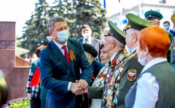 Более 1,5 тысячи человек участвовали в торжественном прохождении в Уфе Более 1,5 тысячи человек участвовали в торжественном прохождении в Уфе