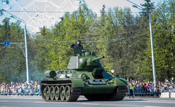 Более 1,5 тысячи человек участвовали в торжественном прохождении в Уфе Более 1,5 тысячи человек участвовали в торжественном прохождении в Уфе