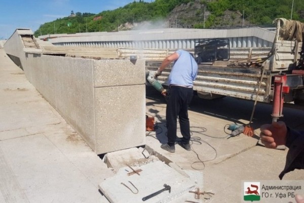 На новой набережной в Уфе восстанавливают разрушенные ледоходом участки На новой набережной в Уфе восстанавливают разрушенные ледоходом участки