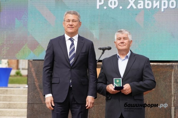 Радий Хабиров вручил медали «За трудовую доблесть» первым обладателям новой госнаграды