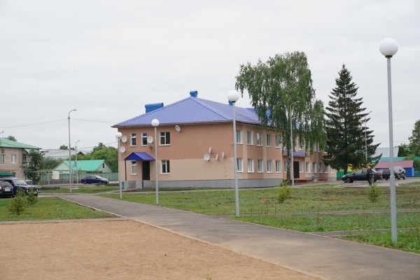 Глава Башкирии показал двор в Чекмагуше по принципу: «до» и «после» Глава Башкирии показал двор в Чекмагуше по принципу: «до» и «после»