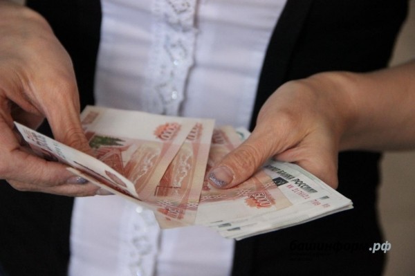 Прием заявлений на выплату 10 тысяч рублей школьникам начнется в середине июля Прием заявлений на выплату 10 тысяч рублей школьникам начнется в середине июля