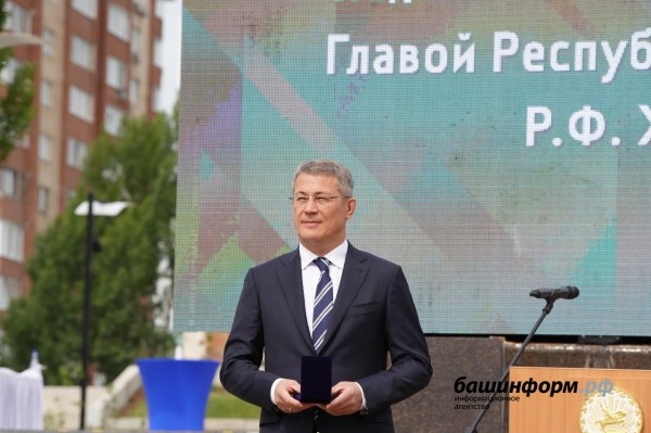 Радий Хабиров вручил медали «За трудовую доблесть» первым обладателям новой госнаграды