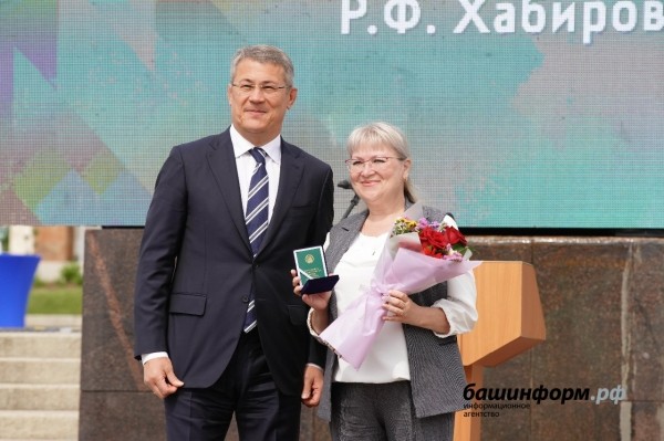 Радий Хабиров вручил медали «За трудовую доблесть» первым обладателям новой госнаграды
