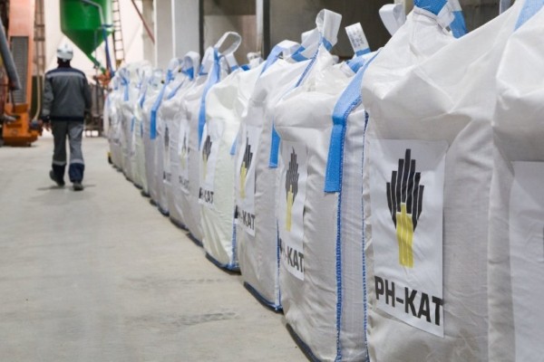 «Роснефть» улучшает технологию разработки моторного топлива класса Евро-5 «Роснефть» улучшает технологию разработки моторного топлива класса Евро-5