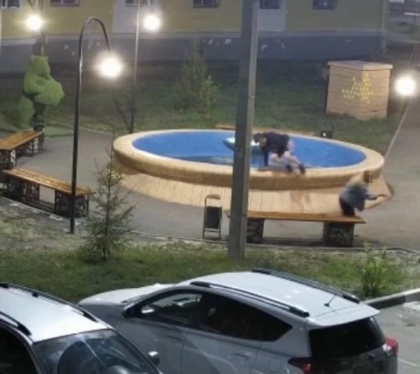 В Уфе вандалы сломали знаменитый фонтан «Пчелка» В Уфе вандалы сломали знаменитый фонтан «Пчелка»