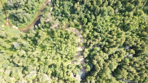 На водопаде Атыш туристы ездят на квадроциклах и разрушают окрестности 