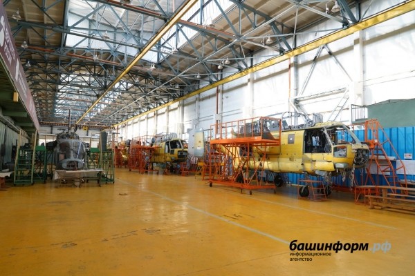 Радий Хабиров и Анатолий Сердюков посетили Кумертауский вертолетный завод   Радий Хабиров и Анатолий Сердюков посетили Кумертауский вертолетный завод