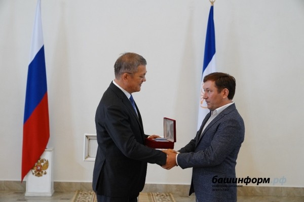 Радий Хабиров поздравил жителей Башкирии с Днём семьи, любви и верности Радий Хабиров поздравил жителей Башкирии с Днём семьи, любви и верности