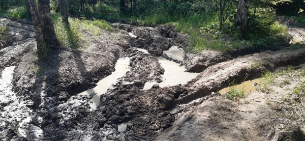 На водопаде Атыш туристы ездят на квадроциклах и разрушают окрестности 