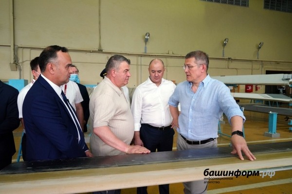 Радий Хабиров и Анатолий Сердюков посетили Кумертауский вертолетный завод   Радий Хабиров и Анатолий Сердюков посетили Кумертауский вертолетный завод