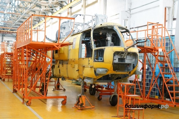 Радий Хабиров и Анатолий Сердюков посетили Кумертауский вертолетный завод   Радий Хабиров и Анатолий Сердюков посетили Кумертауский вертолетный завод