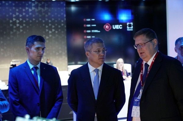 Почти в каждом самолёте на авиасалоне МАКС-2021 есть комплектующие из Башкирии - Хабиров Почти в каждом самолёте на авиасалоне МАКС-2021 есть комплектующие из Башкирии - Хабиров