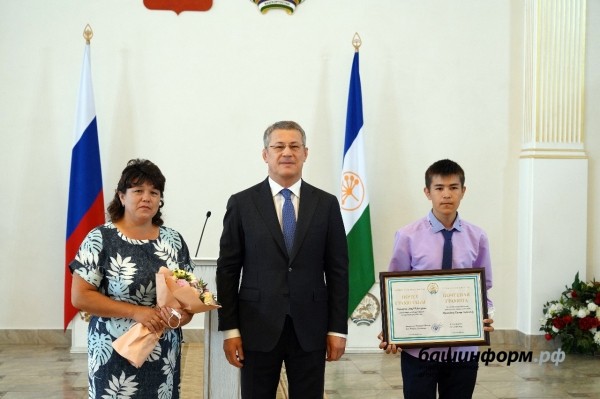 Радий Хабиров поздравил жителей Башкирии с Днём семьи, любви и верности Радий Хабиров поздравил жителей Башкирии с Днём семьи, любви и верности