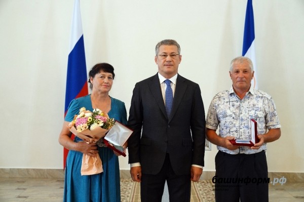 Радий Хабиров поздравил жителей Башкирии с Днём семьи, любви и верности Радий Хабиров поздравил жителей Башкирии с Днём семьи, любви и верности