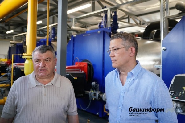 Радий Хабиров и Анатолий Сердюков посетили Кумертауский вертолетный завод   Радий Хабиров и Анатолий Сердюков посетили Кумертауский вертолетный завод