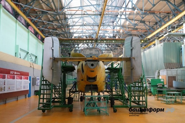 Радий Хабиров и Анатолий Сердюков посетили Кумертауский вертолетный завод   Радий Хабиров и Анатолий Сердюков посетили Кумертауский вертолетный завод