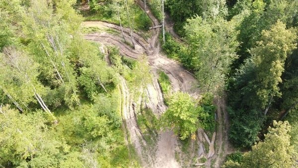 На водопаде Атыш туристы ездят на квадроциклах и разрушают окрестности 