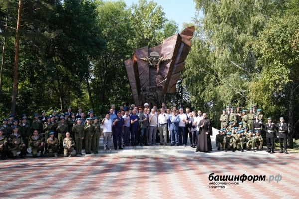 Радий Хабиров встретился с ветеранами Воздушно-десантных войск