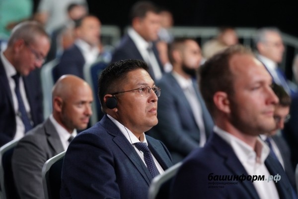 Владимир Путин в Башкирии принял участие в запуске завода по производству белого цемента Владимир Путин в Башкирии принял участие в запуске завода по производству белого цемента