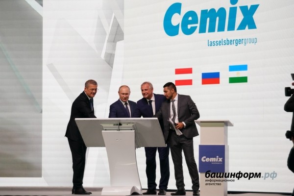 Владимир Путин в Башкирии принял участие в запуске завода по производству белого цемента Владимир Путин в Башкирии принял участие в запуске завода по производству белого цемента