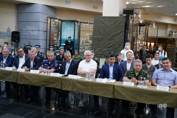 Радий Хабиров встретился с ветеранами Воздушно-десантных войск