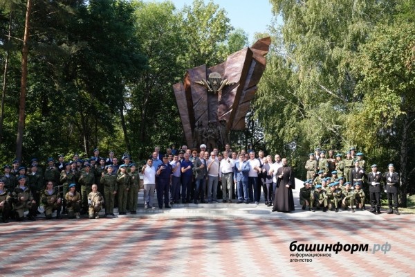 Радий Хабиров встретился с ветеранами Воздушно-десантных войск