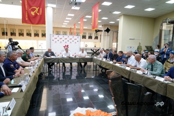Радий Хабиров встретился с ветеранами Воздушно-десантных войск
