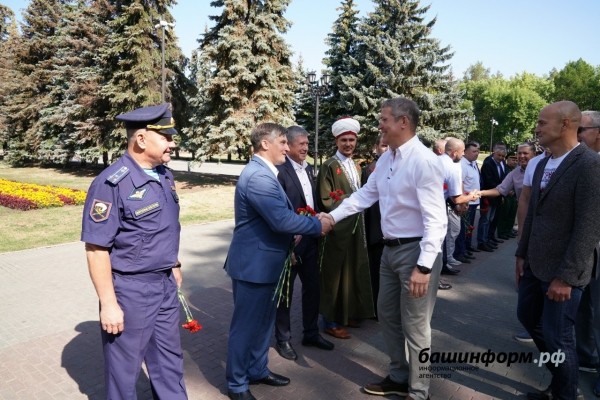 Радий Хабиров встретился с ветеранами Воздушно-десантных войск