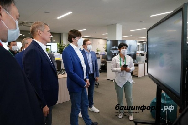 Сергей Кравцов и Радий Хабиров посетили Центр управления Республикой Башкортостан