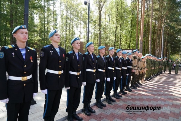 Радий Хабиров встретился с ветеранами Воздушно-десантных войск