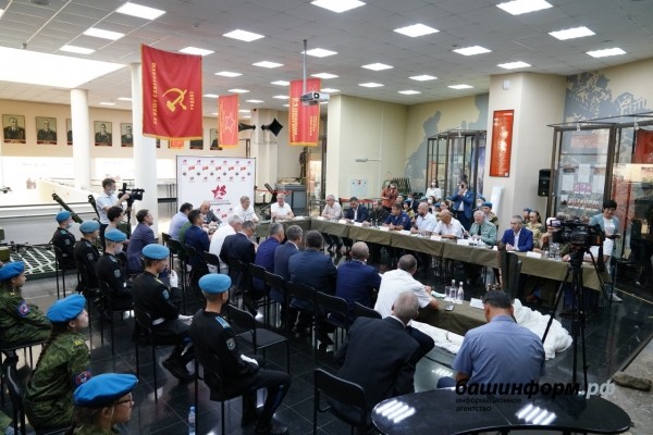 Радий Хабиров встретился с ветеранами Воздушно-десантных войск