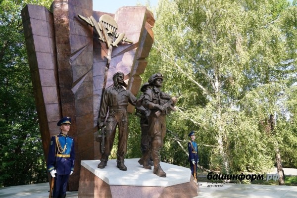 Радий Хабиров встретился с ветеранами Воздушно-десантных войск