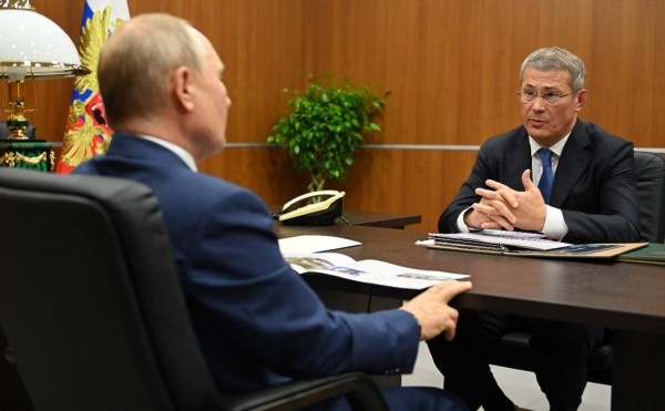 Хабиров попросил Путина о внедрении в Башкирии углеродного регулирования Хабиров попросил Путина о внедрении в Башкирии углеродного регулирования