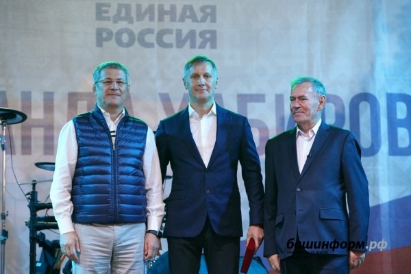 Радий Хабиров принял участие в праздновании 75-летия Октябрьского 