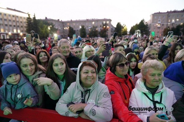 Радий Хабиров принял участие в праздновании 75-летия Октябрьского 