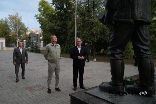 Радий Хабиров принял участие в праздновании 75-летия Октябрьского 