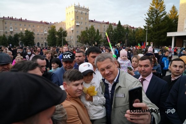Радий Хабиров принял участие в праздновании 75-летия Октябрьского 