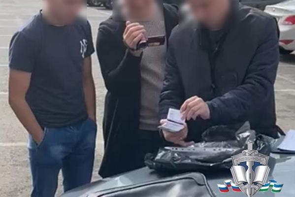 В Уфе сотрудника нефтяного вуза задержали при получении взятки в 1 млн рублей  В Уфе сотрудника нефтяного вуза задержали при получении взятки в 1 млн рублей
