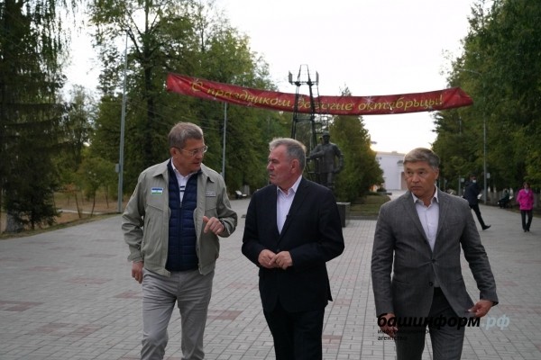 Радий Хабиров принял участие в праздновании 75-летия Октябрьского 